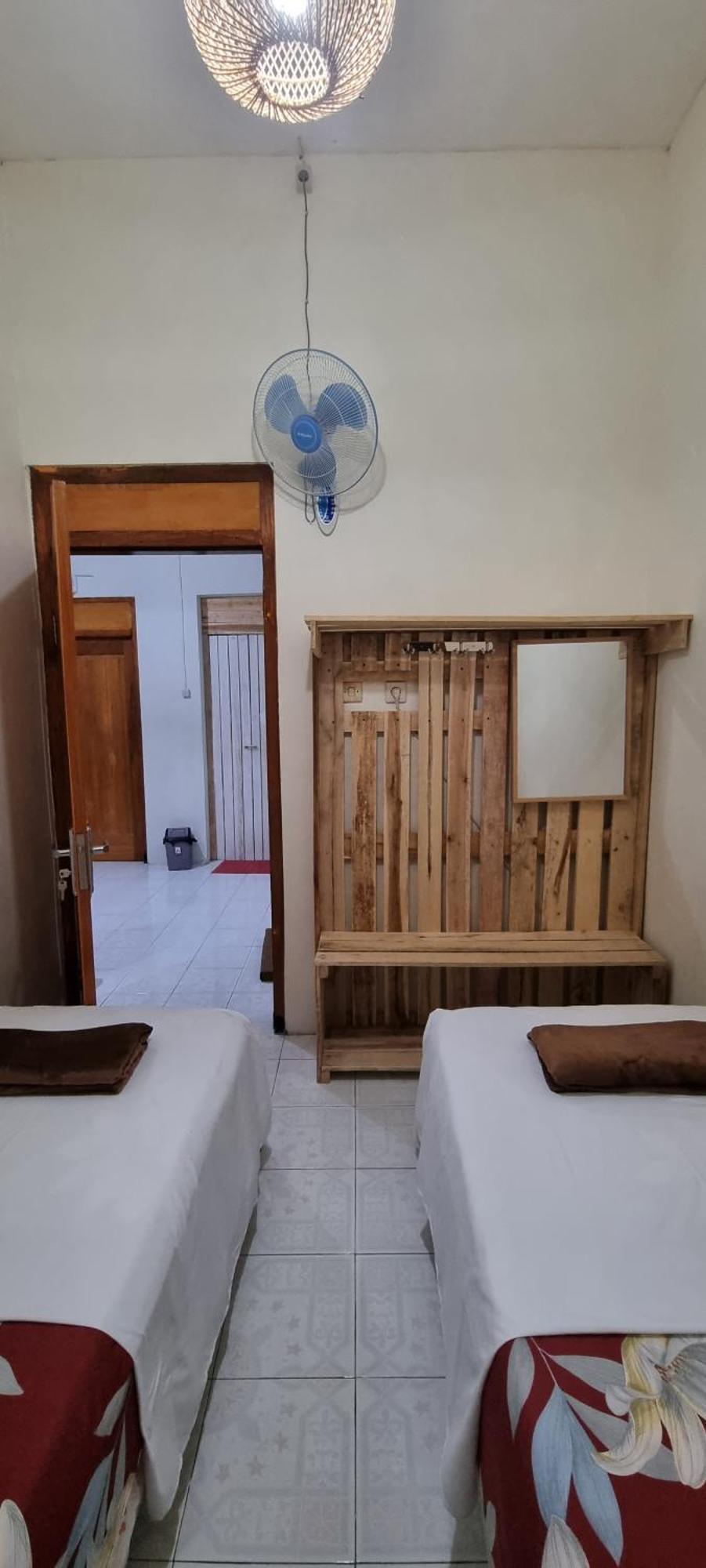 Taefoo Homestay - Brussels Room Free Wifi, Air Conditioner & Shared Baths Cool & Cozy *