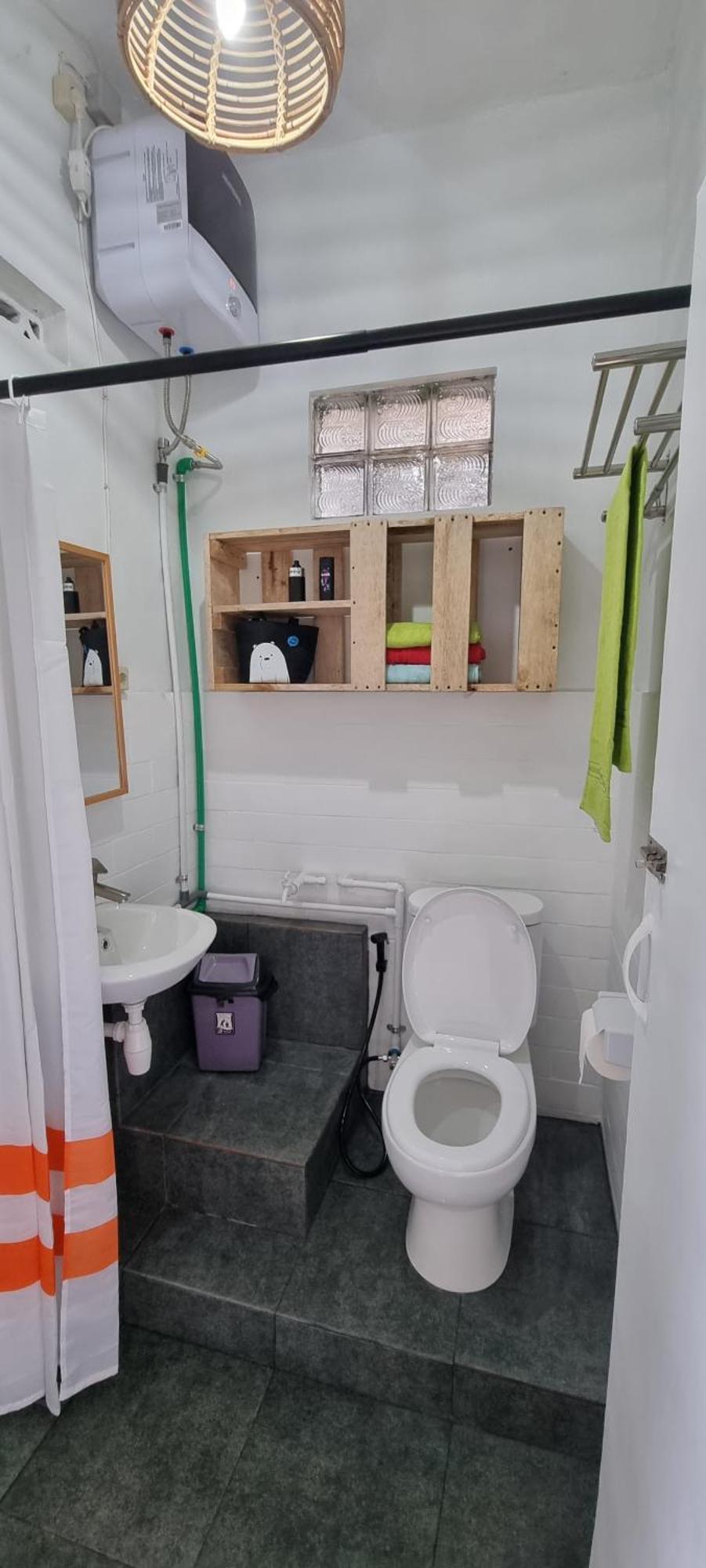 Taefoo Homestay - Brussels Room Free Wifi, Air Conditioner & Shared Baths Cool & Cozy Homestay