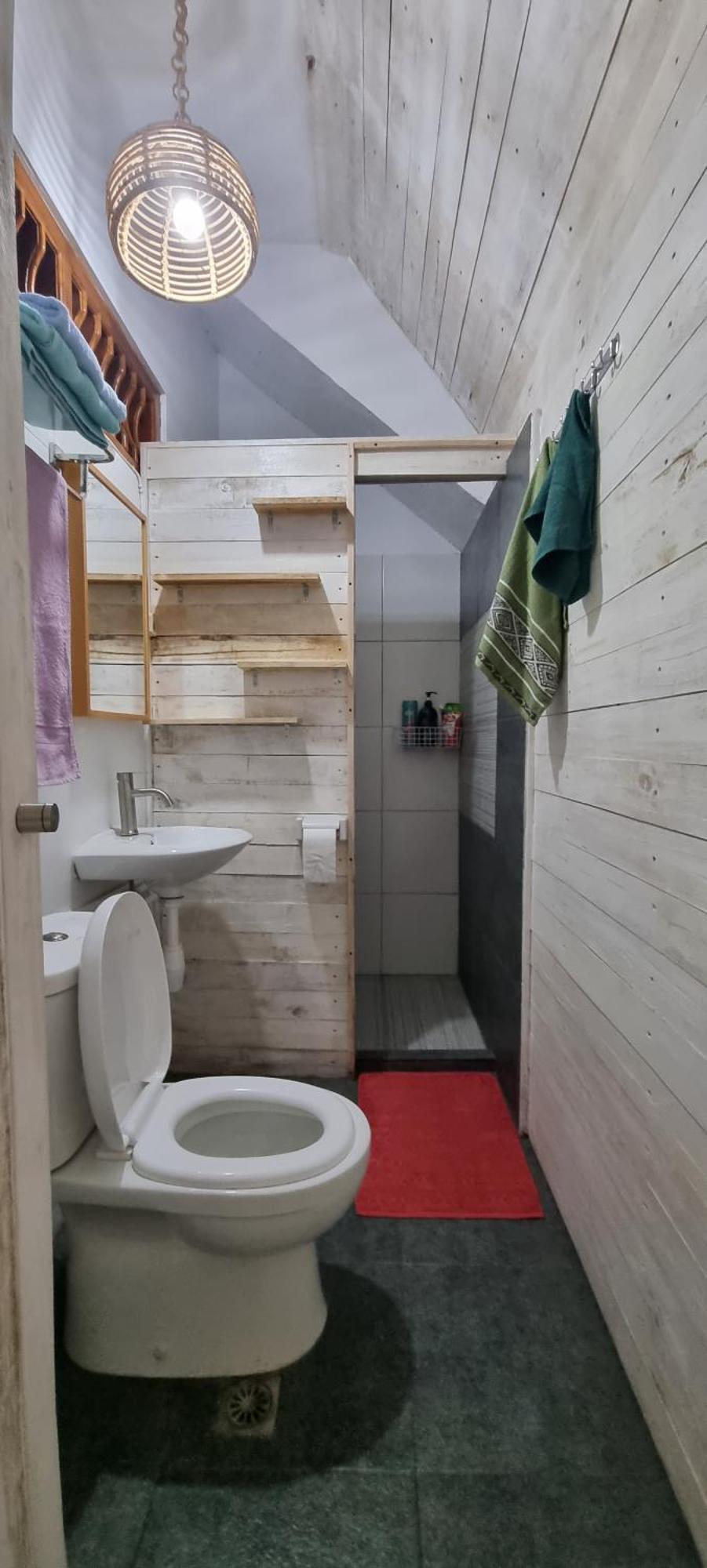 Taefoo Homestay - Brussels Room Free Wifi, Air Conditioner & Shared Baths Cool & Cozy
