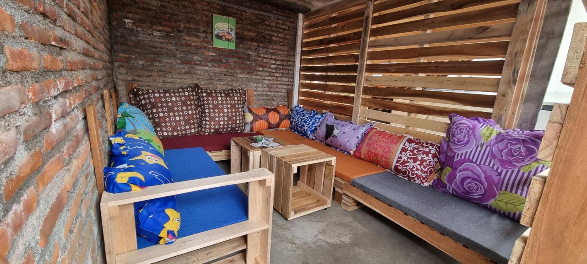 Taefoo Homestay - Brussels Room Free Wifi, Air Conditioner & Shared Baths Cool & Cozy Yogyakarta