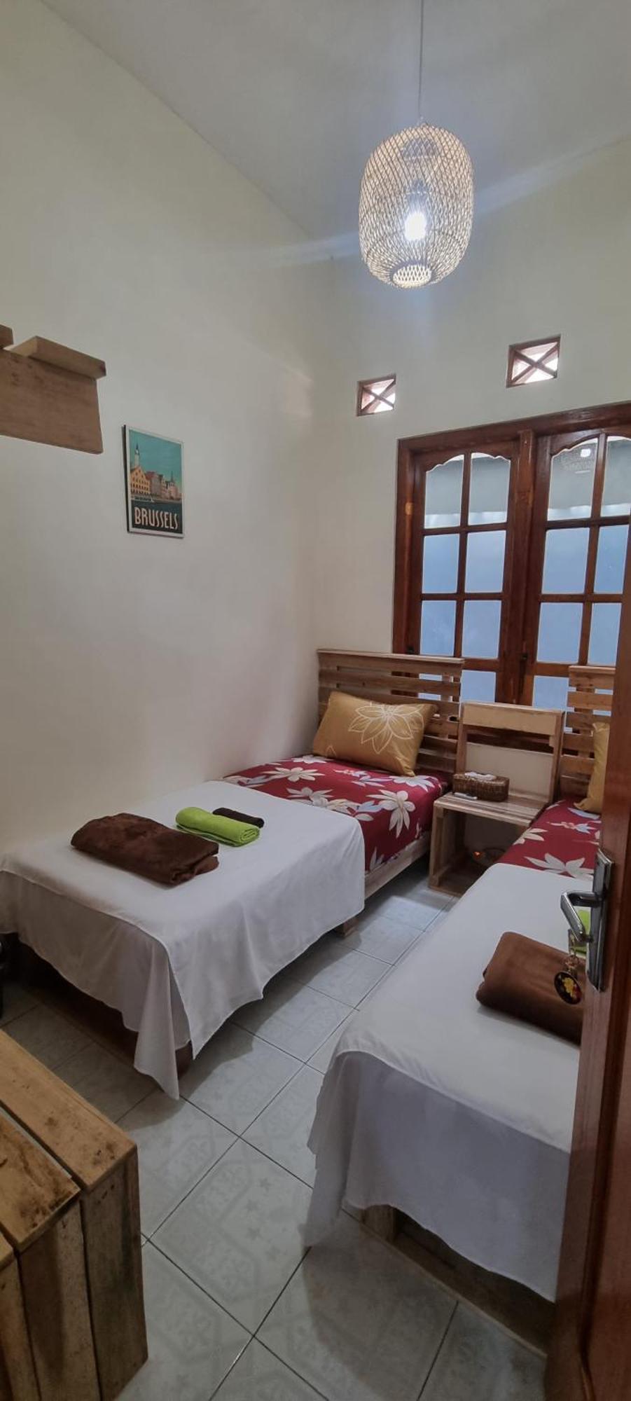 Taefoo Homestay - Brussels Room Free Wifi, Air Conditioner & Shared Baths Cool & Cozy