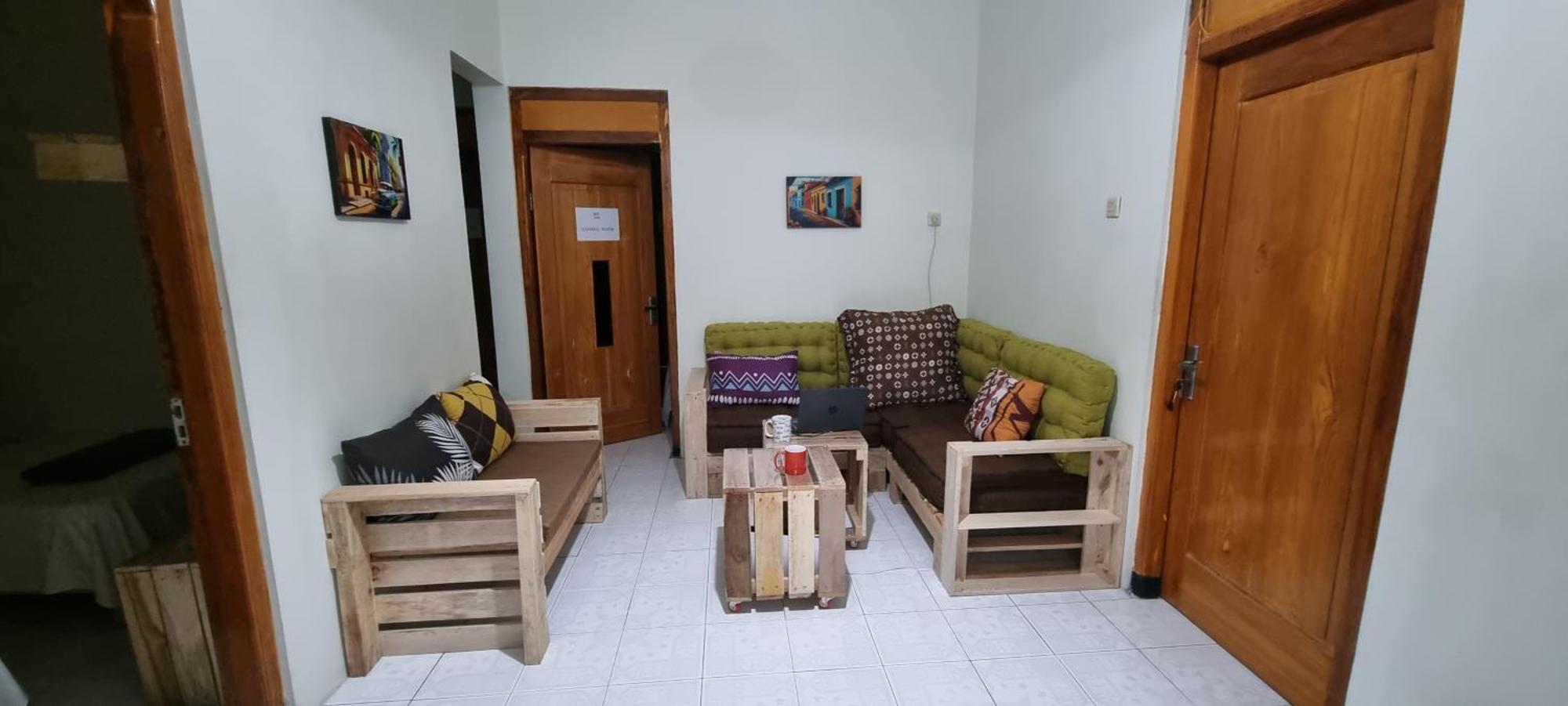 Taefoo Homestay - Brussels Room Free Wifi, Air Conditioner & Shared Baths Cool & Cozy * Yogyakarta