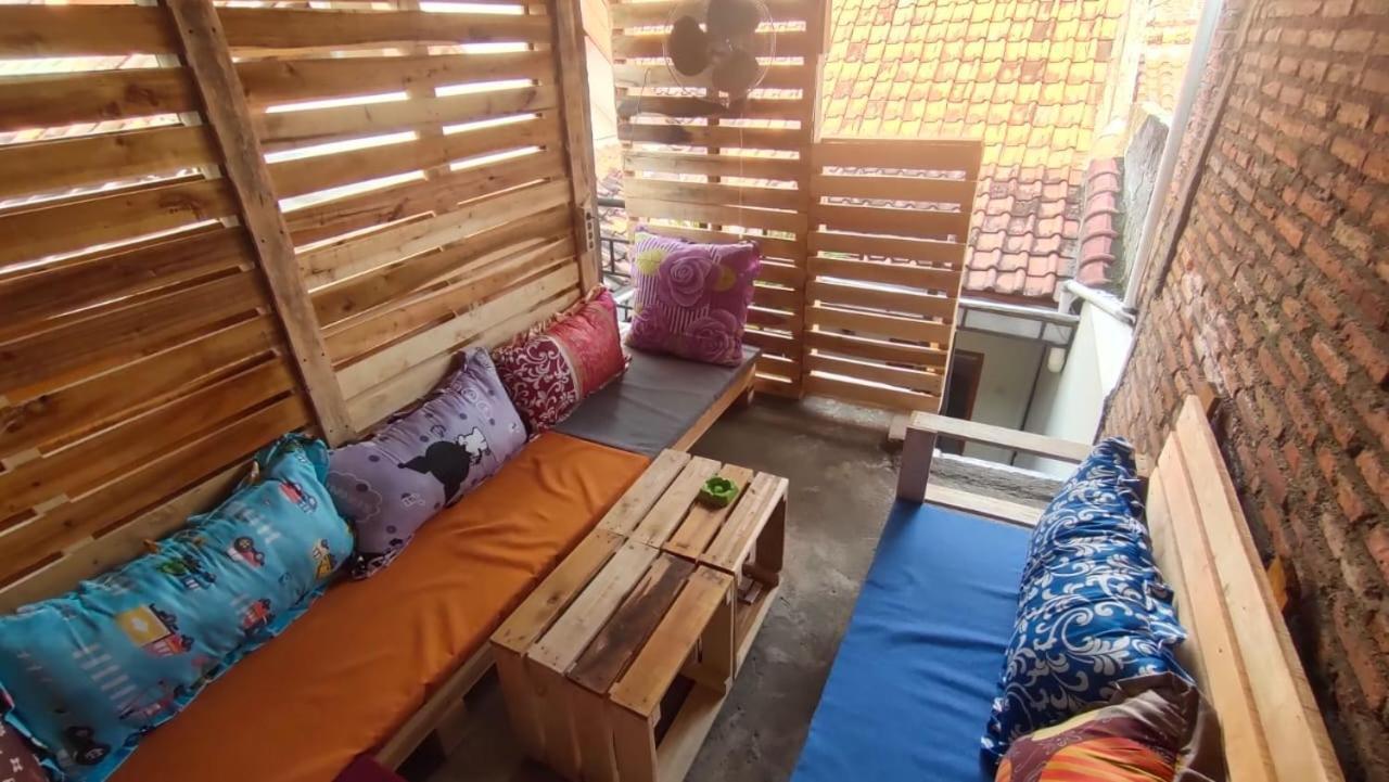 Taefoo Homestay - Brussels Room Free Wifi, Air Conditioner & Shared Baths Cool & Cozy Yogyakarta